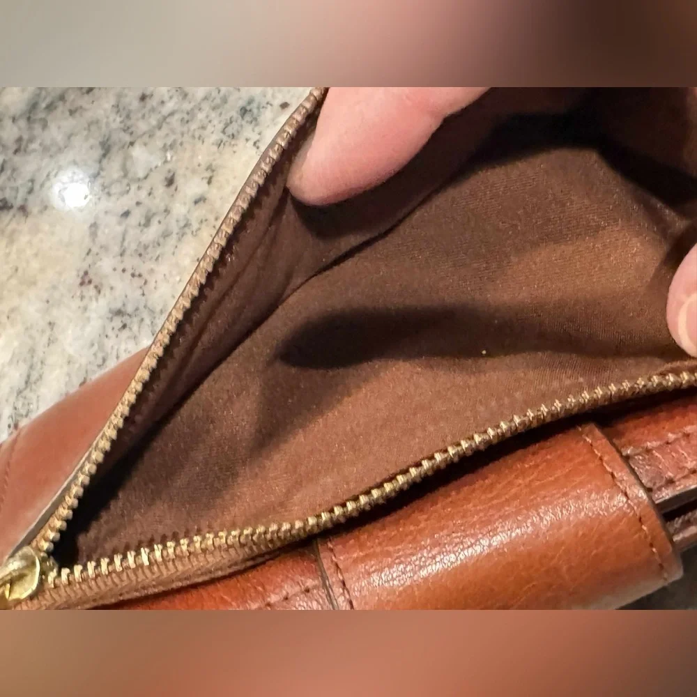 Fossil Women's Brown leather Wallet no stains or scratches